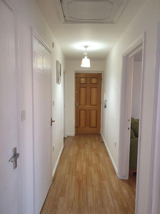 Lovely 2-Bedroom Condo With Indoor Fire Place 伦敦 外观 照片