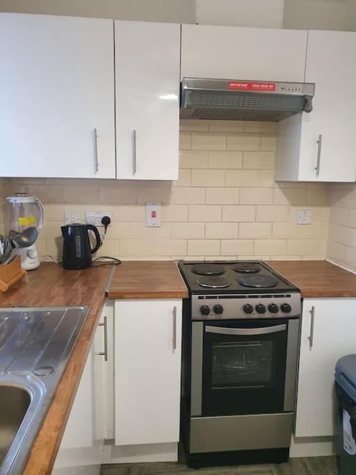 Lovely 2-Bedroom Condo With Indoor Fire Place 伦敦 外观 照片